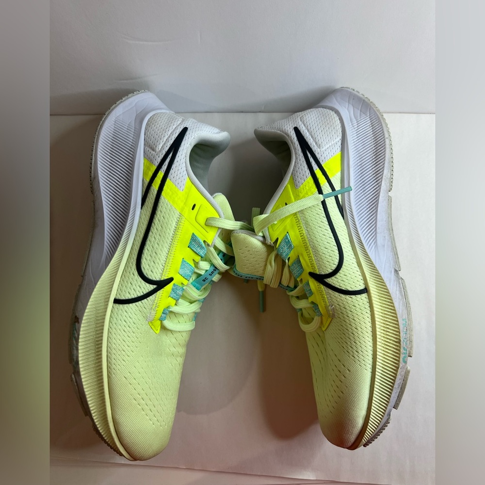 Nike Air Zoom Pegasus 38 Womens 9.5 Yellow Black Running Shoes